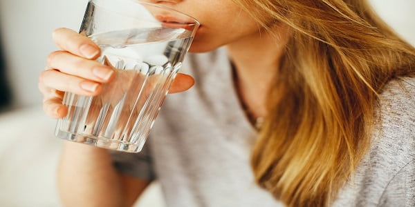 كيف يمكن لشرب المزيد من الماء أن يساعدك على فقدان الوزن